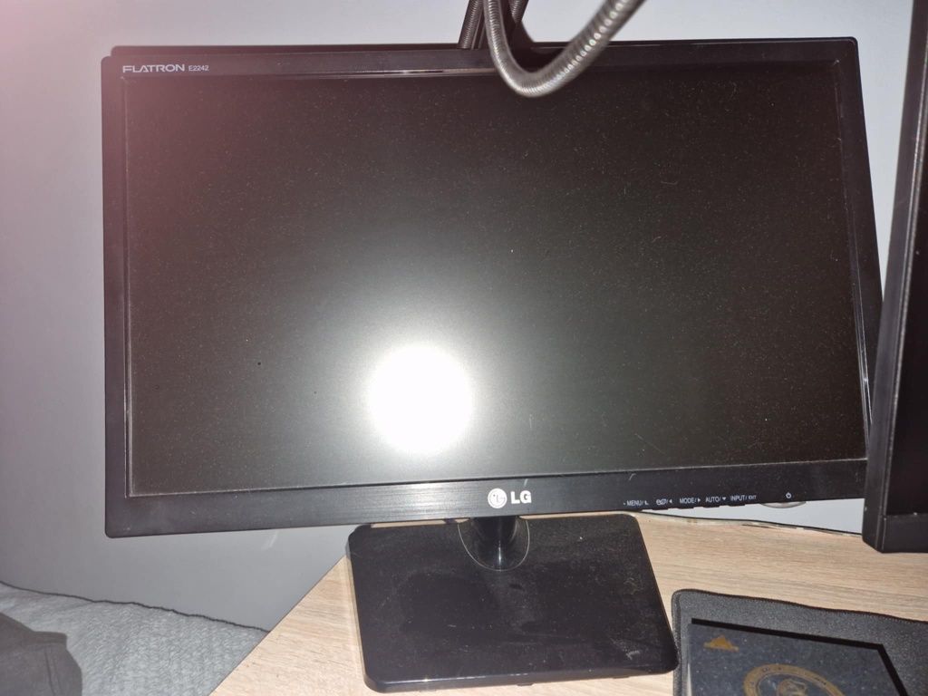 2 Monitory i Komputer Gaming Razer 5 5600X GTX 1050Ti 4GB