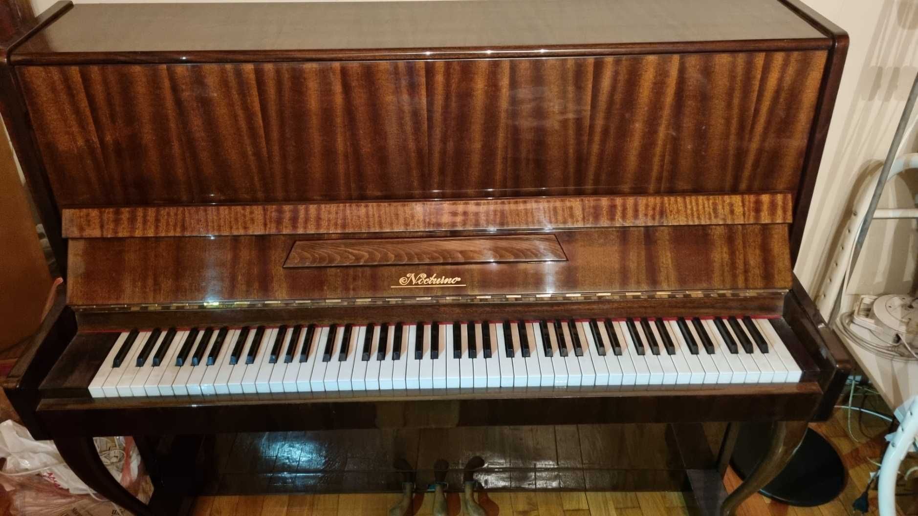 Pianino Nocturno w bardzo dobrym stanie, do strojenia
