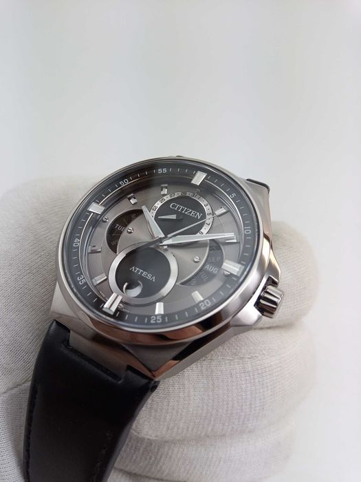 Титановый лунник- часы Citizen Eco-Drive BU0060-09H сапфир, Japan Made