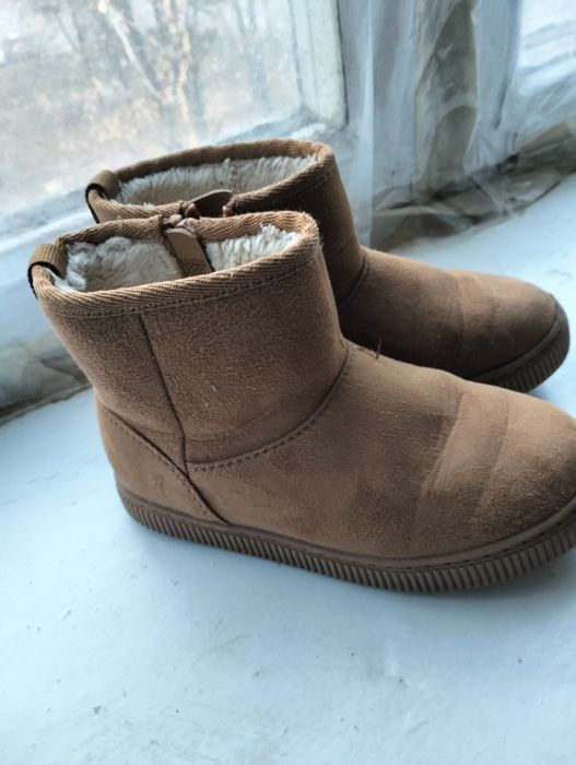 Уги для дівчинки