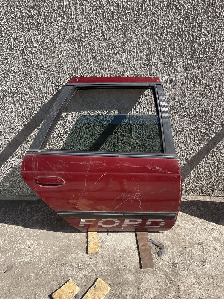Передні задні дверки Ford Taurus