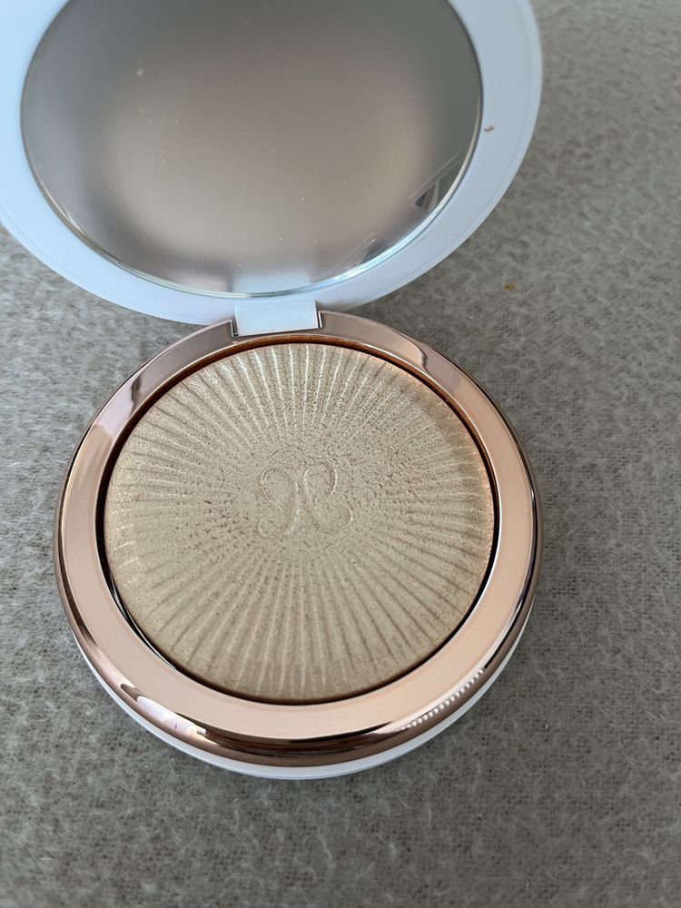 Anastasia beverly hills rozswietlacz