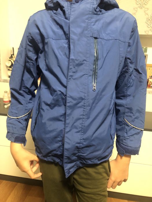 Продам дитячу вітровку 7-9 років