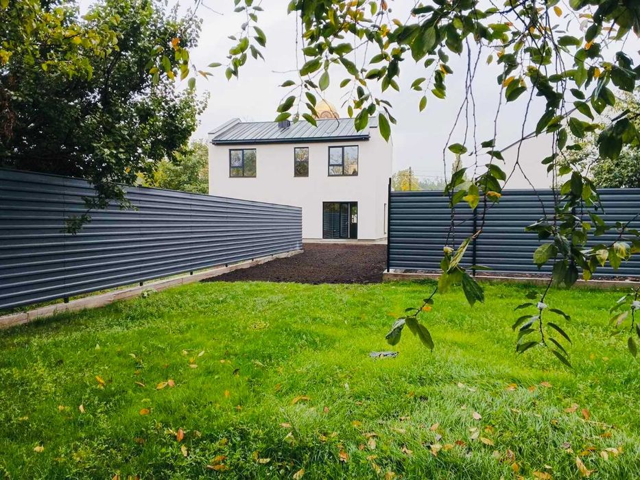 Продається двоповерховий будинок у Дахнівці