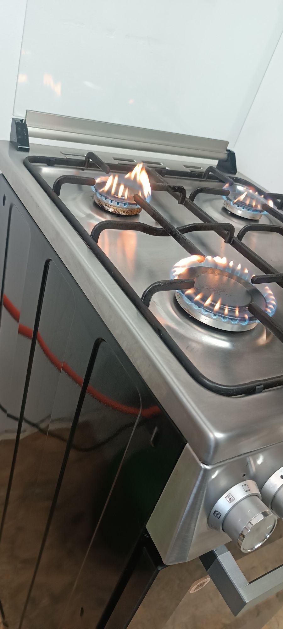 Kuchenka Gazowo Elektryczna Beko 2023r. FSM62321