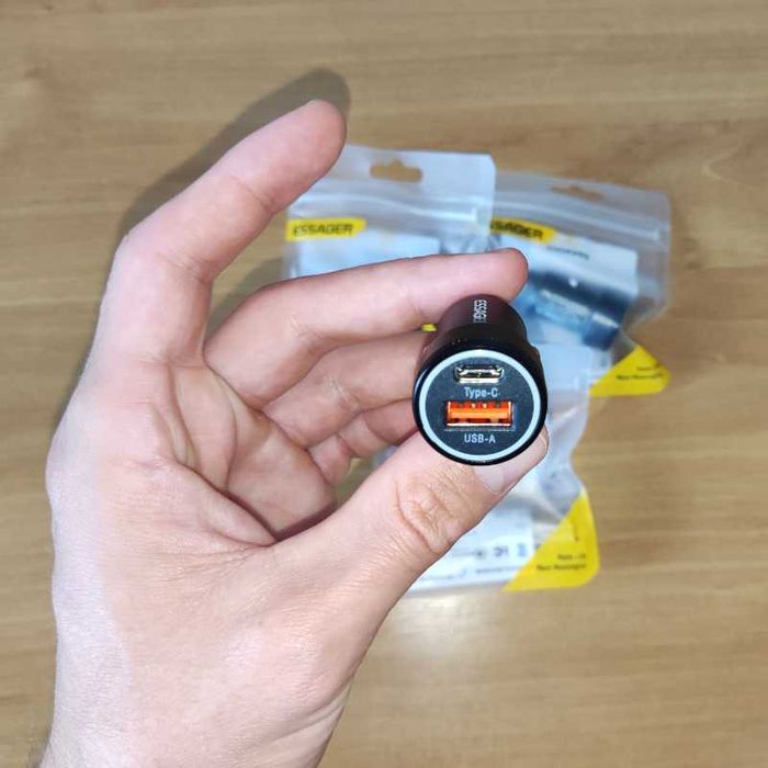 Ładowarka Samochodowa 54W Essager z USB A+C Czarna z Podświetleniem