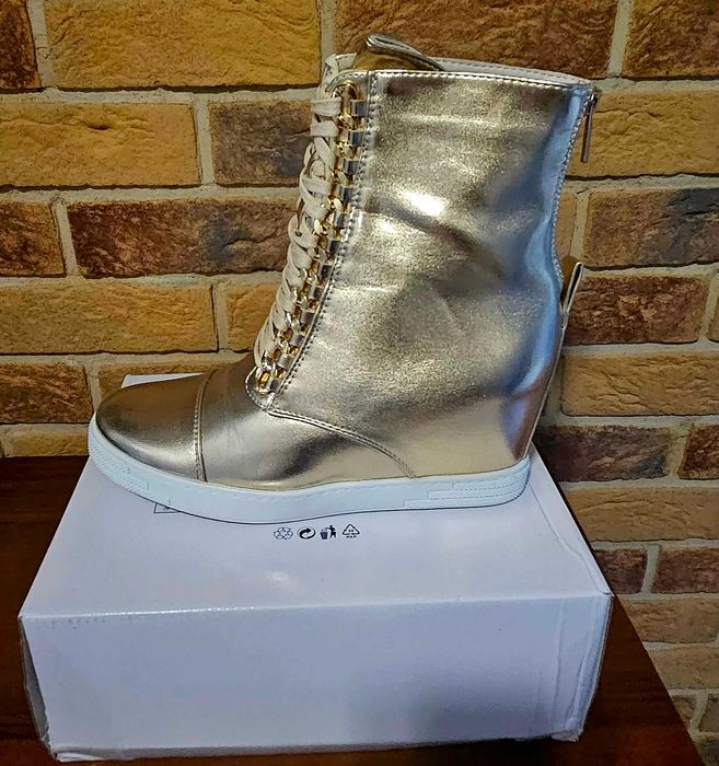 Piękne złote sneakersy rozmiar 41