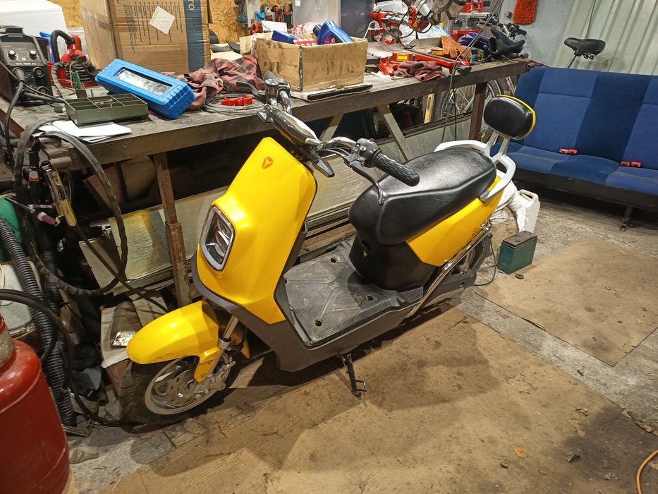 Оренда електроскутера (мопеда)  Glovo