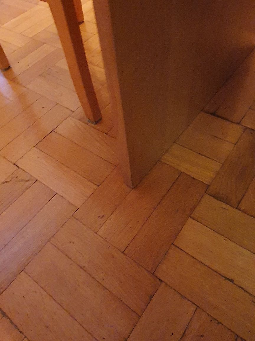 Stół rozkładany + 6 krzeseł drewnianych