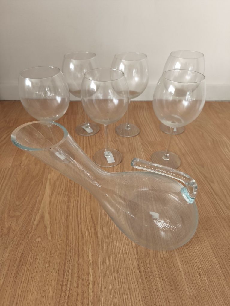 Conjunto de copos e jarro decanter