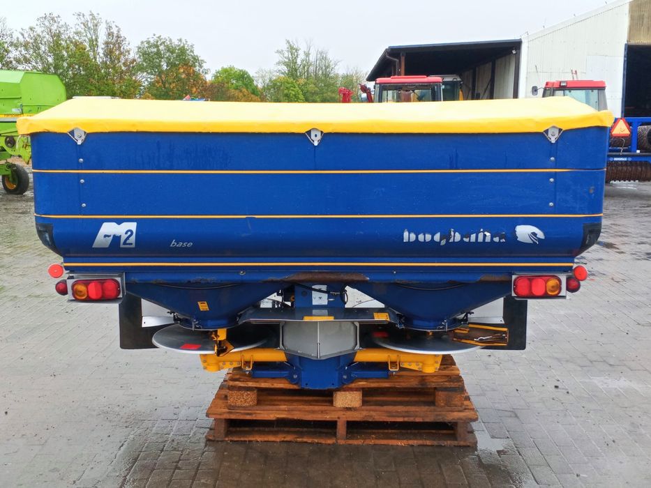 Rozsiewacz nawozów Bogballe M2 plandeka 2000kg