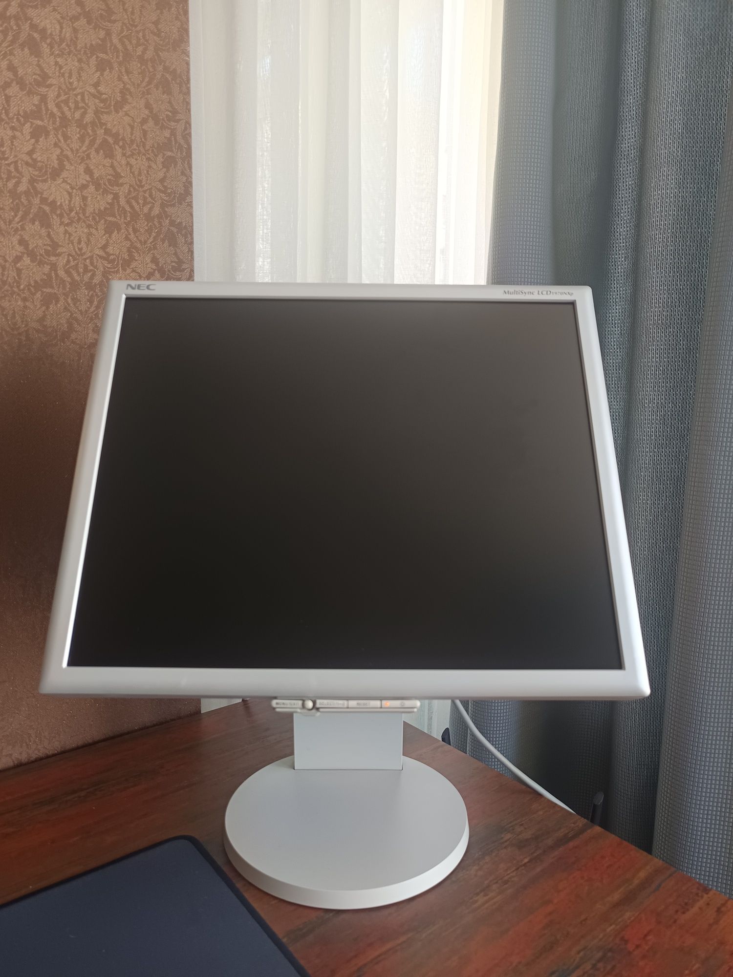 Монитор NEC MultiSync LCD1970NXp (19", DVI/VGA)
