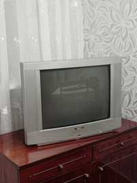 Телевизор AKAI полность рабочий пульт в комплекте.