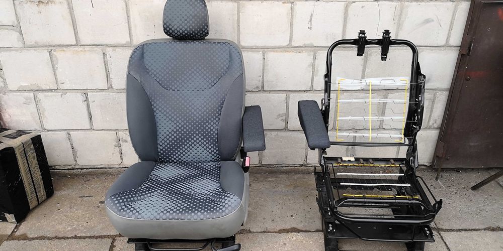 Fotel Vivaro Trafic kierowcy  Ławka  . Podłokietnik. IDEALNY