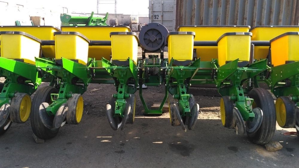 Сеялка пропашная John Deere 7000/7200 8/16рядн. из США в наличии