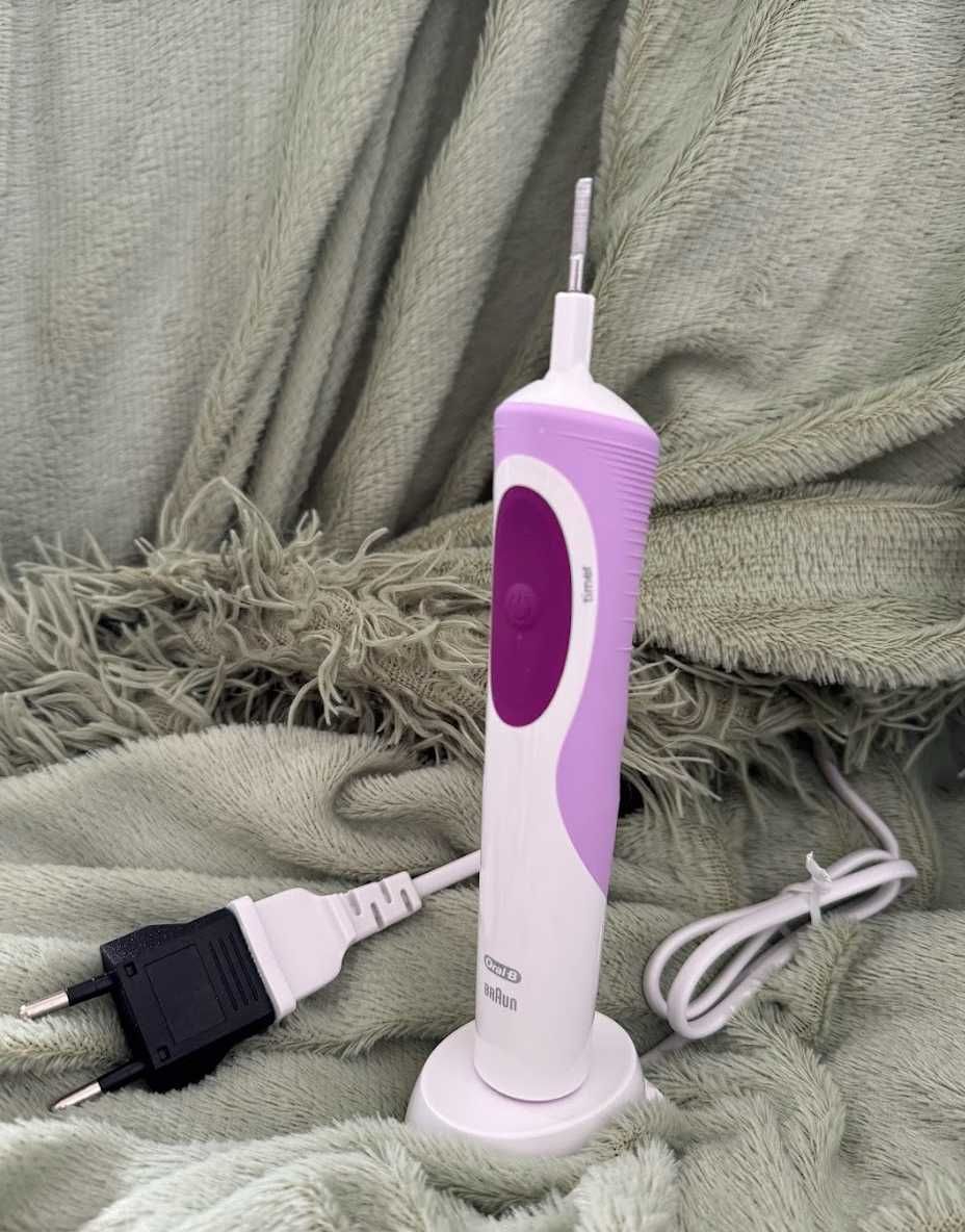 Szczoteczka elektryczna Oral B 2D