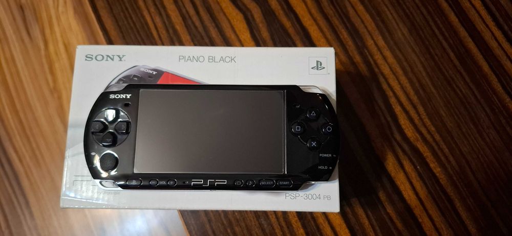 Zestaw Konsola PlayStation Portable + Gry i inne, Okazja !