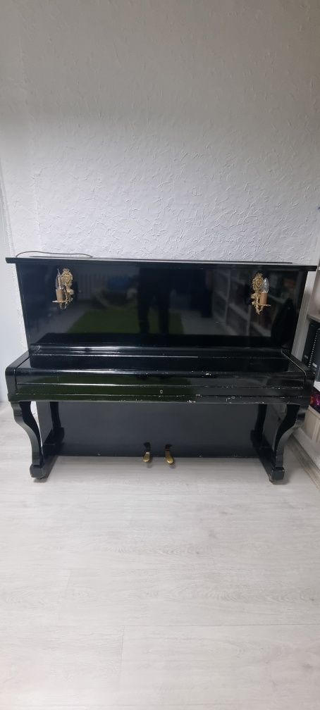 Pianino Legnica czarne metalowa płyta bardzo dobry stan prywatnie