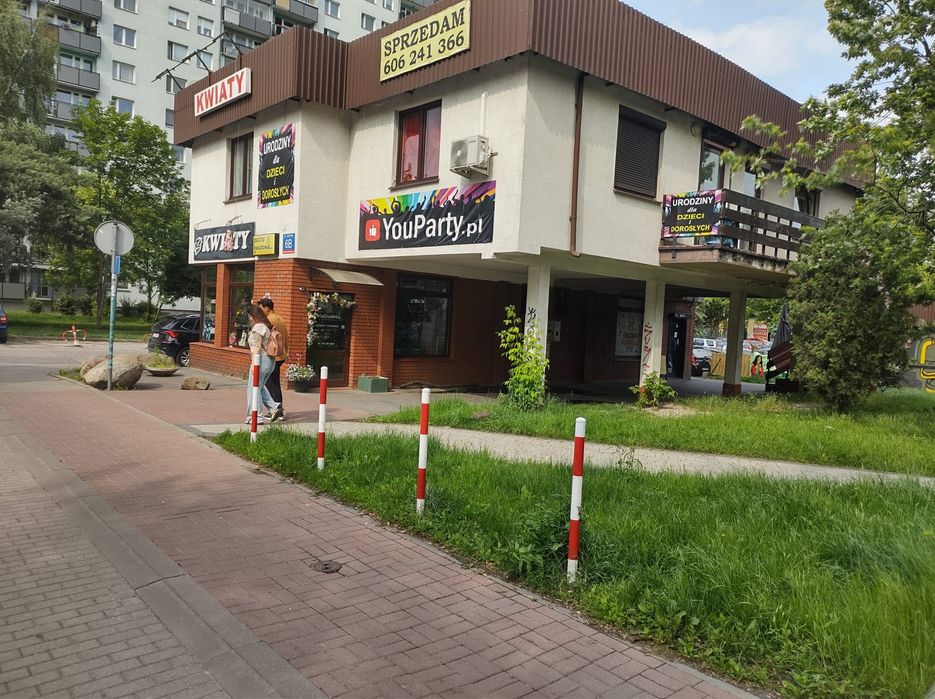 Pawilon handlowo - usługowy, ul Lazurowa, Warszawa