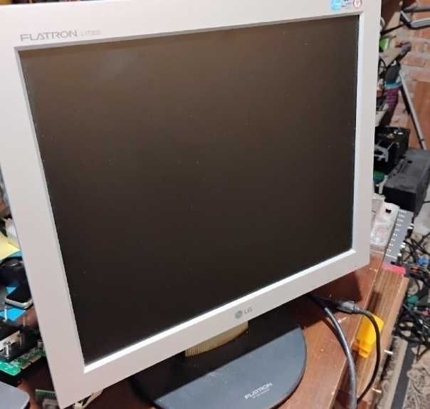 Monitor LG Flatron L1730S, 17 cali, kable, bez podstawy!