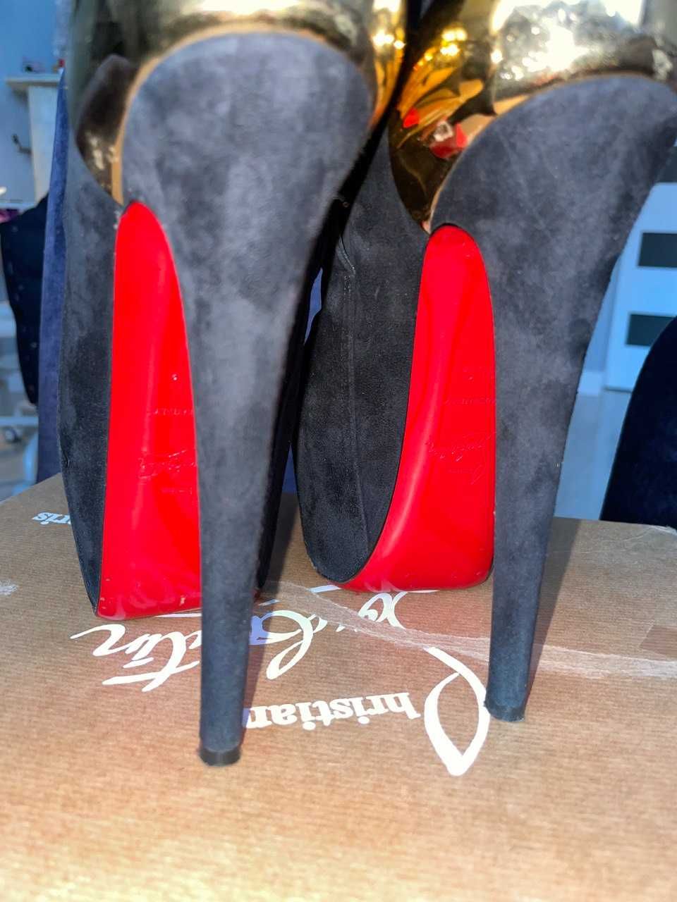 Ботильйони чоботи Christian Louboutin Black Розмір 35