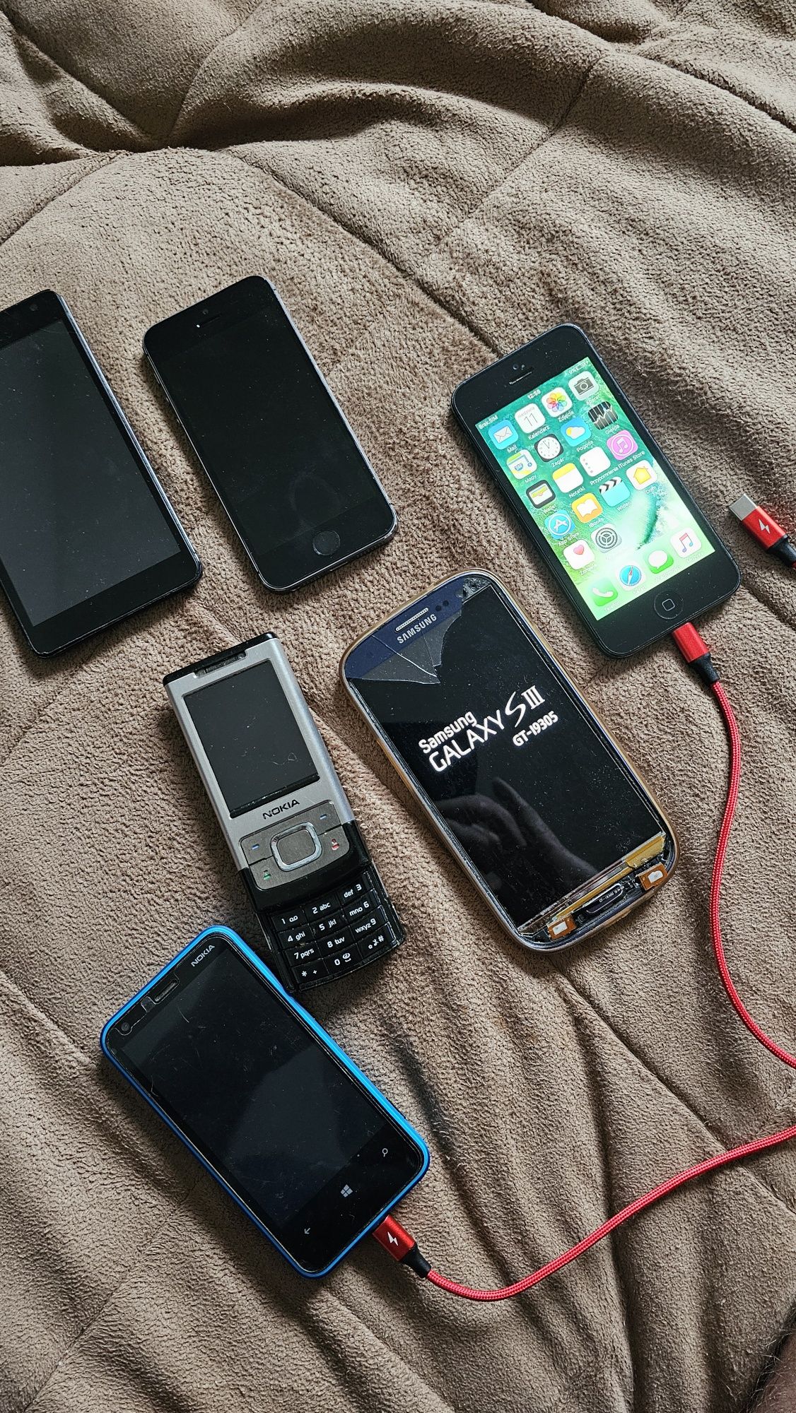 6 tel - 2x iPhone, 2xNokia, Samsung, Microsoft