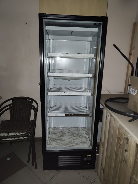 Вітрина холодильна шафа