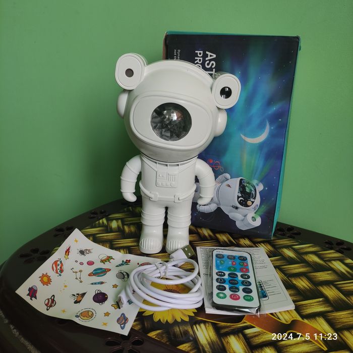 Детский проектор астронавт звездное небо