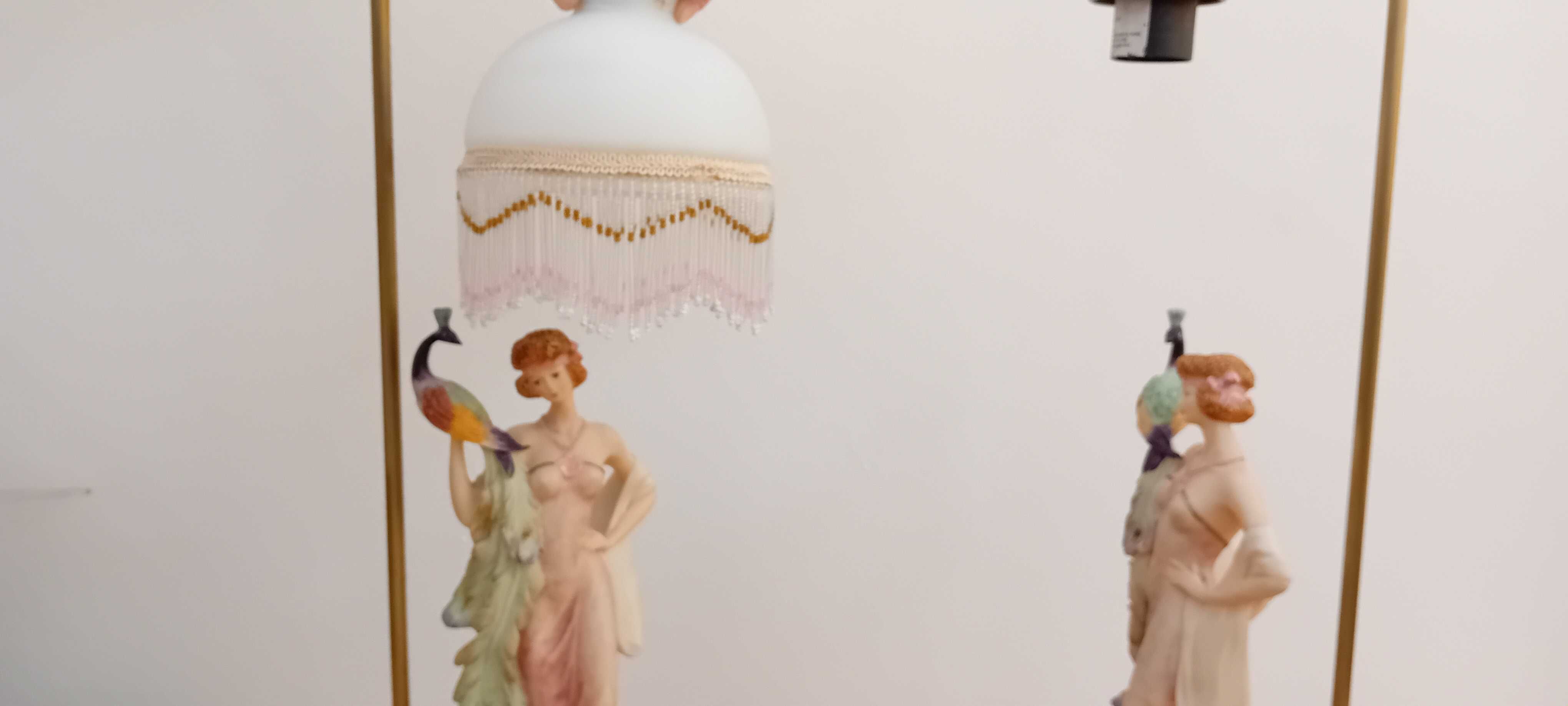 Candeeiro de mesa, com influência Art Déco