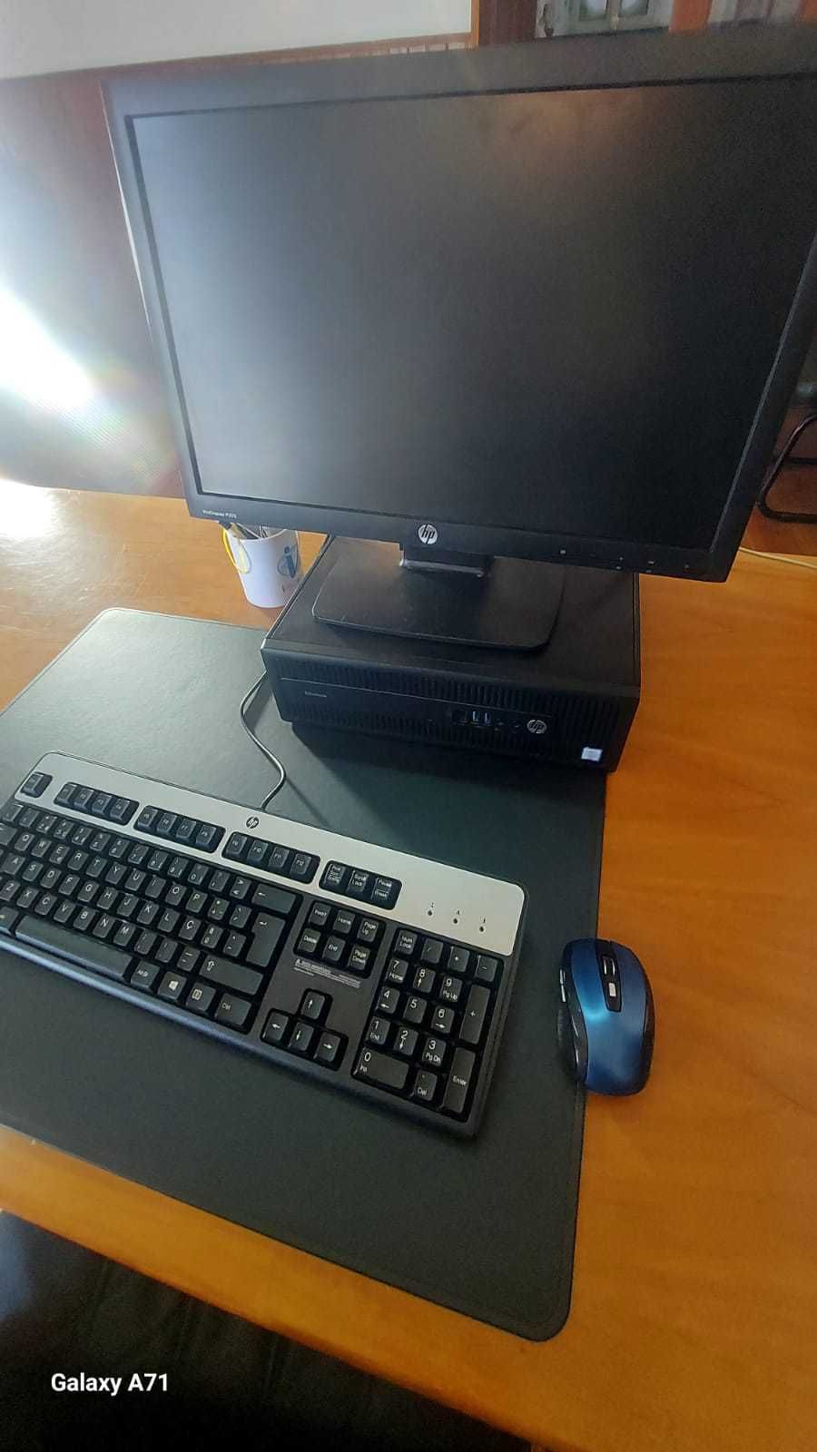 Computador i7 HP Desktop + Monitor 17 Polegadas + Rato + Teclado
