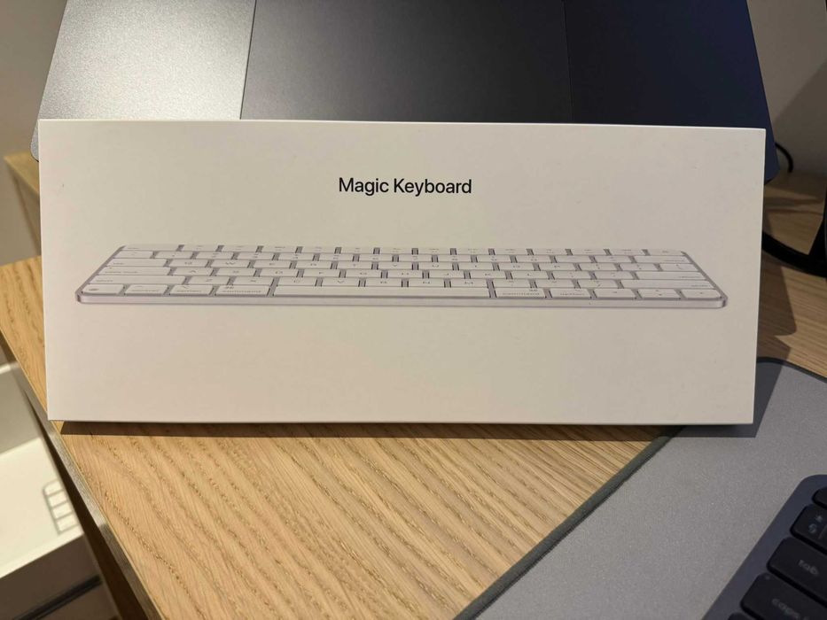 Apple Magic Keyboard PT 2025