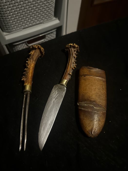 Zestaw z poroża w skórzanej pochwie