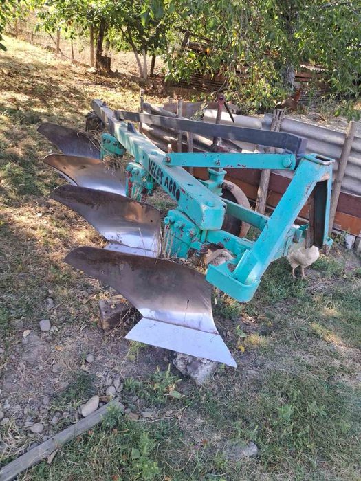 Плуг в дуже доброму стані 4х35 ……………..