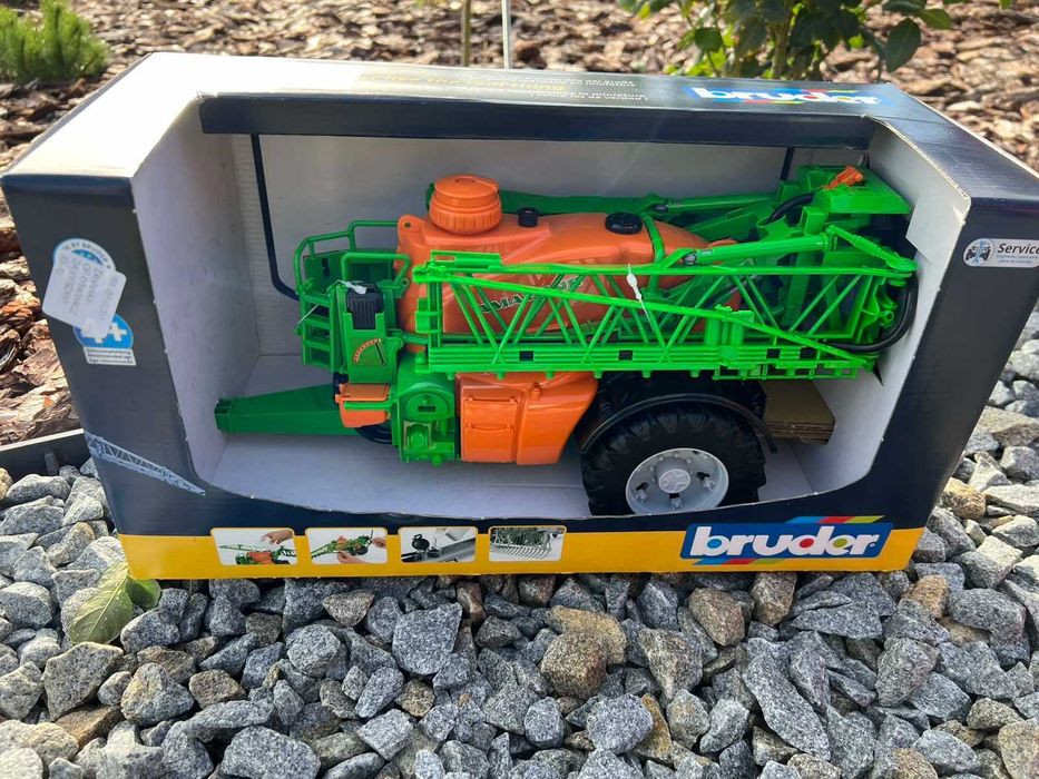 Іграшка Bruder оприскувач Amazone UX 5200. Оприскувач Брудер.