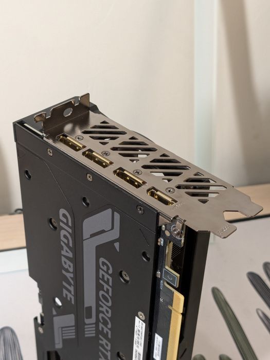 Відеокарта RTX 4070 Gigabyte