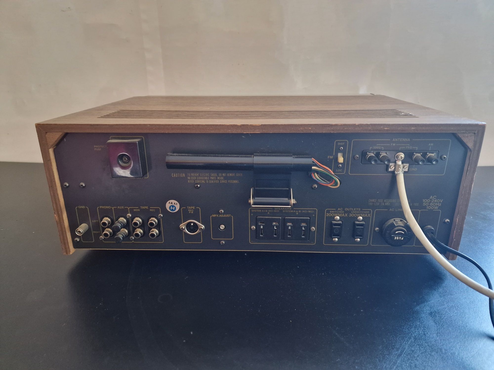 Amplituner Akai Aa910 Stan bardzo dobry.