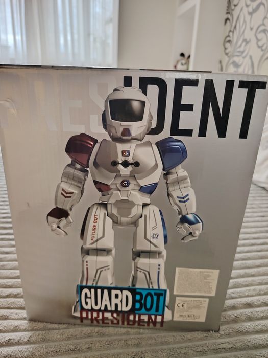 Робот на пульте управления