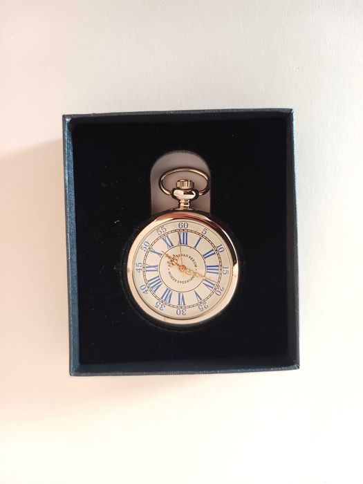 mały analogowy zegarek do ręki kieszeni kieszonkowy kolor srebrny