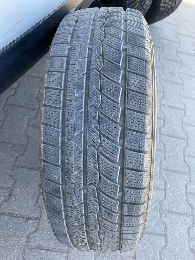 Opony zimowe Fortune 215/70R16