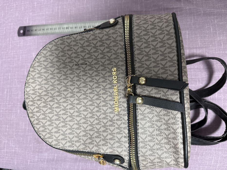 Маленький жіночий рюкзак