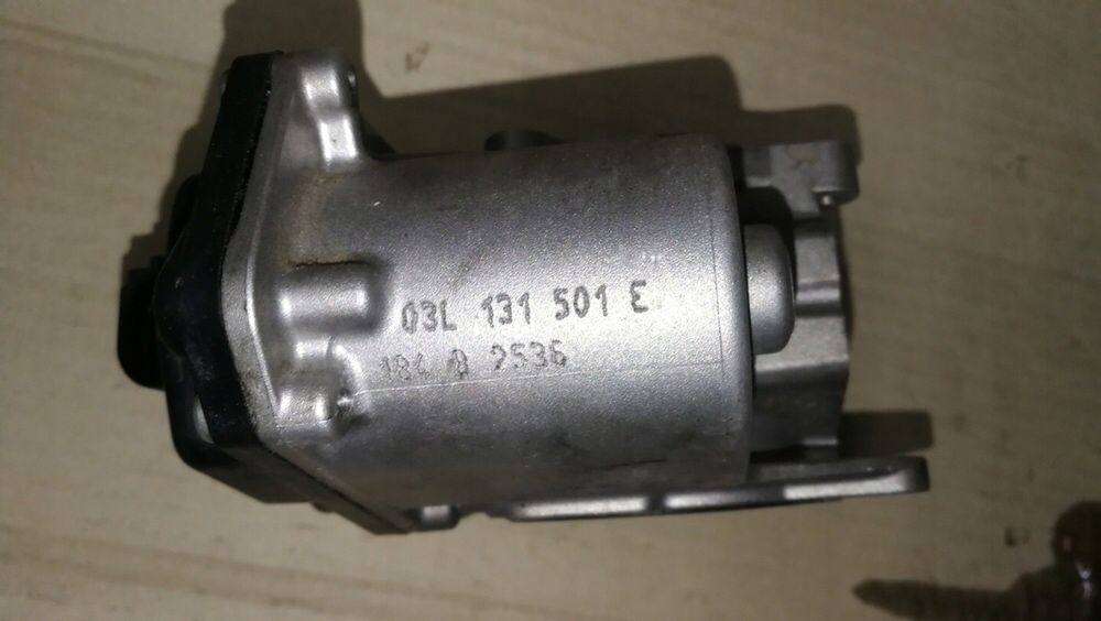 Клапан EGR ЄГР Audi A4 A5 Q5 A6 VW Passat Tiguan Skoda Seat 03L131501G