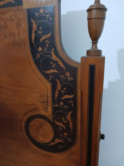 Vende se cama estilo D.Maria com embutidos