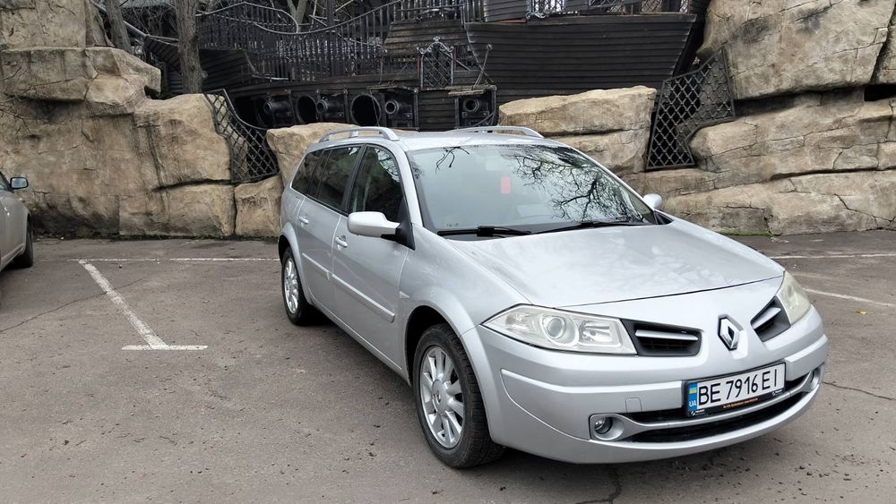 Продаю рено меган