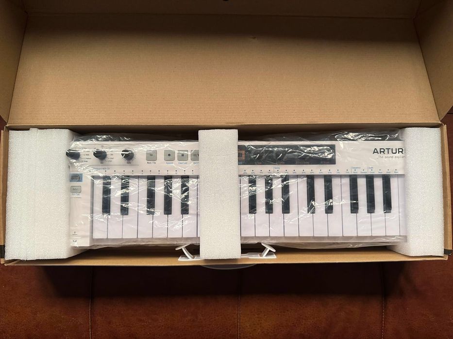 Arturia KeyStep 37 MIDI Controller (2021) – Excelente Estado