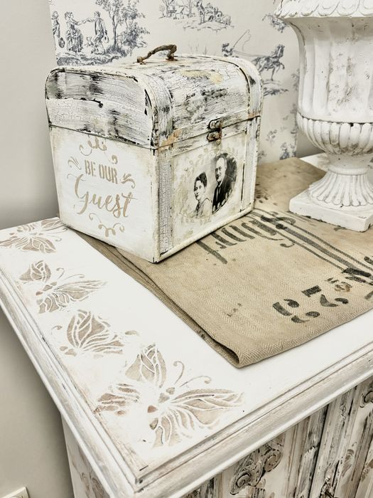 Komoda Shabby chic piękna