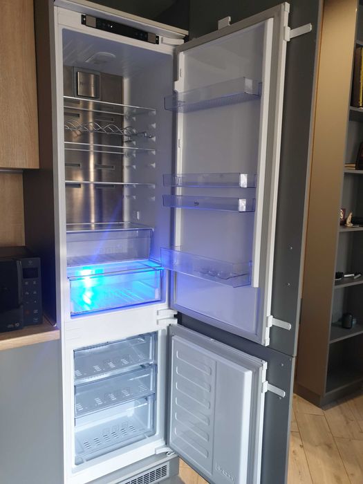 Холодильник встроенный Beko Продам холодильник Веко BCNA306E3S