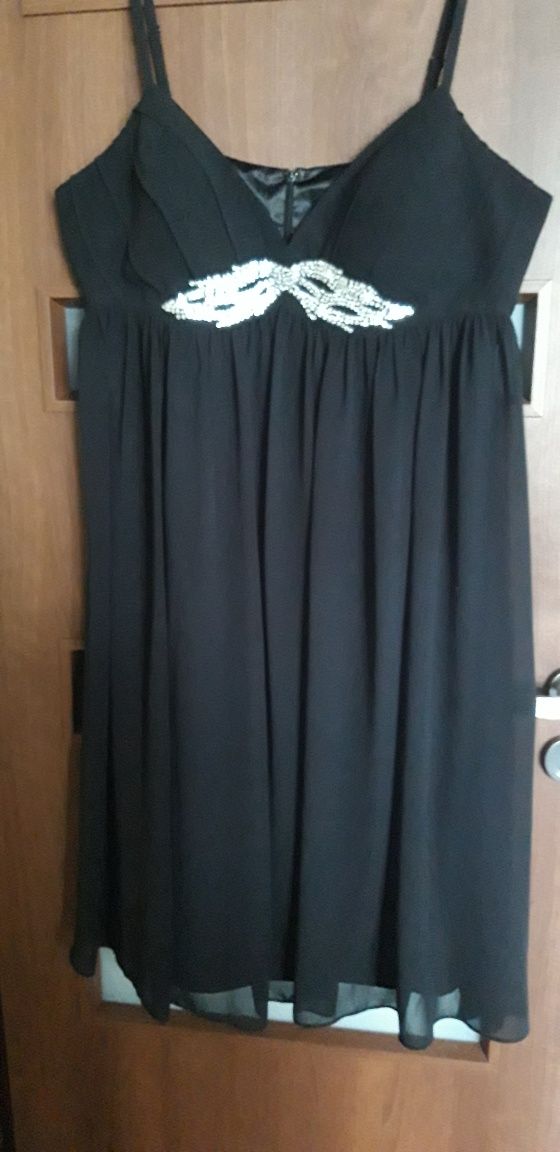 Elegancka sukienka w idealnym stanie
