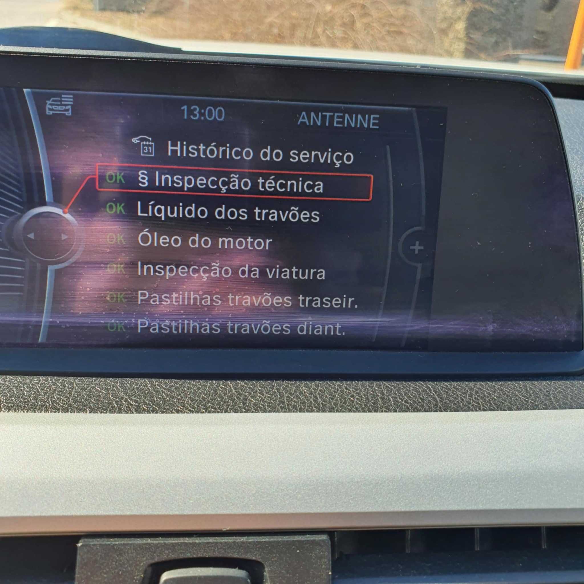 Vendo está  carrinha