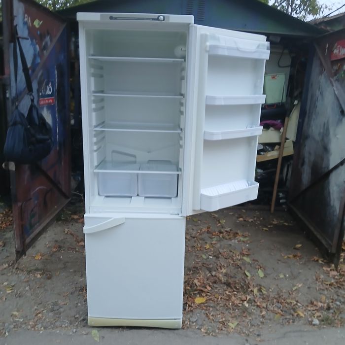 Продам холодильник Indesit