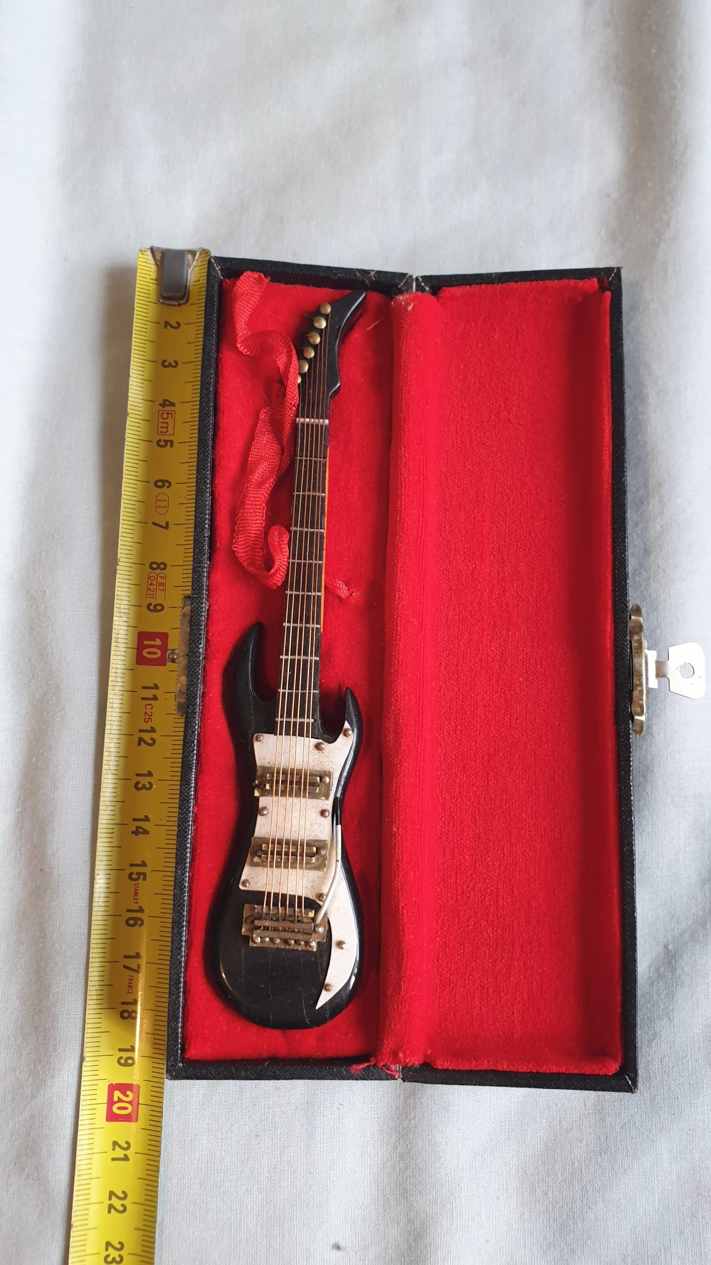 Guitarra Elétrica Em Miniatura